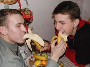 Older guy decides to seduce his twink friend after their dinner