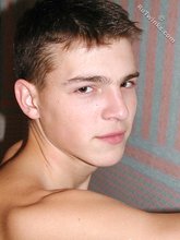 Brown-eyed twink posing and showing that shirtless body