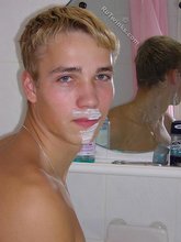 Beautiful twink blonde posing and shaving for you