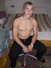 Beautiful twink blonde posing and shaving for you
