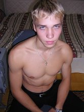 Beautiful twink blonde posing and shaving for you