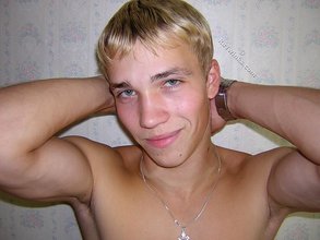 Beautiful twink blonde posing and shaving for you