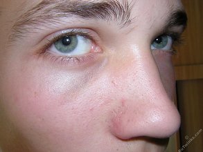 Beautiful twink blonde posing and shaving for you