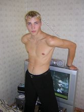 Beautiful twink blonde posing and shaving for you
