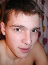 Brown-eyed twink licks his own armpits and shows that ass