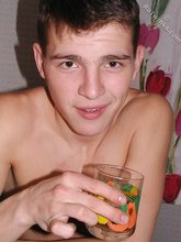 Brown-eyed twink licks his own armpits and shows that ass