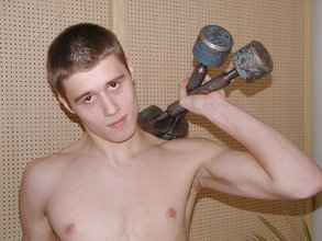 Twink weight-lifter flaunting his hairy dong on cam