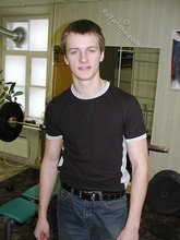 Jacked-up twink wants to pump some more iron