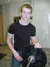Jacked-up twink wants to pump some more iron