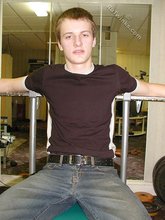 Jacked-up twink wants to pump some more iron