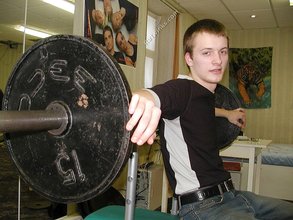 Jacked-up twink wants to pump some more iron