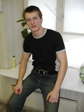 Jacked-up twink wants to pump some more iron