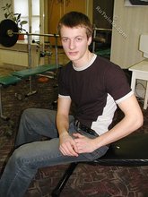 Jacked-up twink wants to pump some more iron