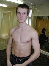Jacked-up twink wants to pump some more iron