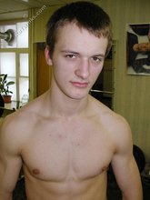 Jacked-up twink wants to pump some more iron