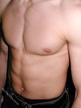 Jacked-up twink wants to pump some more iron