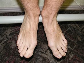 Six pack twink showing his feet and sexy ass