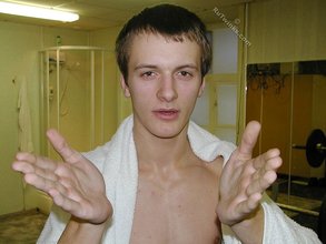 Shredded twink cums all over his own six pack