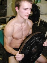 Brown-eyed twink does all the heavy lifting