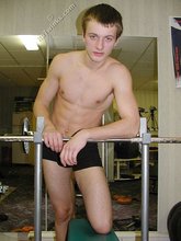 Brown-eyed twink does all the heavy lifting