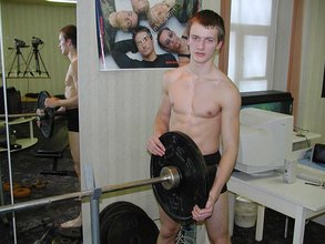 Brown-eyed twink does all the heavy lifting