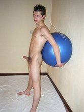 Wet hair twink hottie tries to fuck a fitness ball