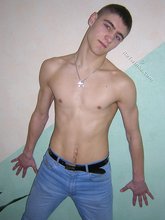 Short-haired twink taking off his blue jeans