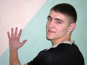 Twink hugs a wall and takes off his shirt