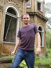 Blond-haired twink showing his naked cock outdoors