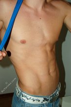 Blond-haired twink showing off his sexy abs on cam