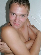 Submissive-looking twink doing splits on camera