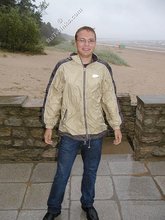 Jeans-wearing dude showing his amazing body on cam