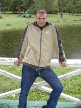 Jeans-wearing dude showing his amazing body on cam