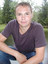 Jeans-wearing dude showing his amazing body on cam