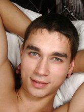 Big eyebrows brunette dude jerking off on a bed