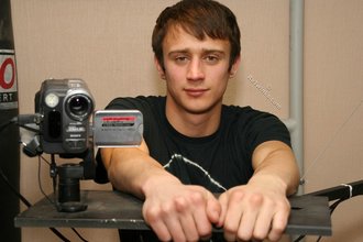 Sporty dark-haired twink takes his t-shirt off