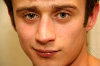 Blue-eyed twink showing his half-naked body