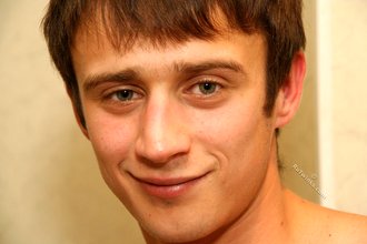 Blue-eyed twink showing his half-naked body