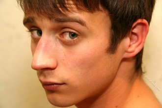 Blue-eyed twink showing his half-naked body