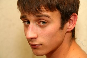 Blue-eyed twink showing his half-naked body