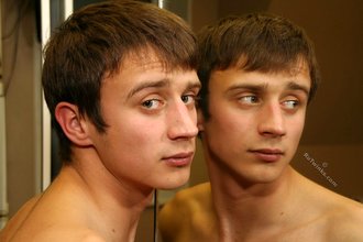 Blue-eyed twink showing his half-naked body