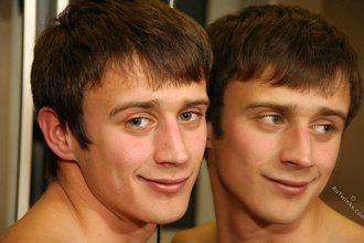 Blue-eyed twink showing his half-naked body