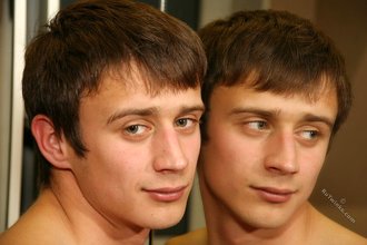 Blue-eyed twink showing his half-naked body