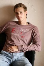 Beautiful guy takes off his sexy shirt on camera