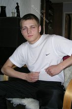 Sporty twink slowly undressing and showing his pits