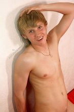 Wild-looking twink jerking off and blowing his load