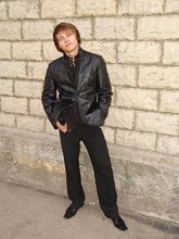 Twink dressed in all black starts undressing on cam