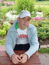 Baseball cap and jorts-wearing twink posing outdoors