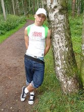 Baseball cap and jorts-wearing twink posing outdoors