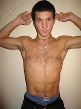 Muscular twink shows his gorgeous body on camera